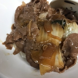 すき焼きの残りで〆の「ミニ牛丼」